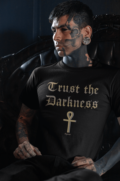 Trust the Darkness - Vertraue der Dunkelheit - Organic Shirt